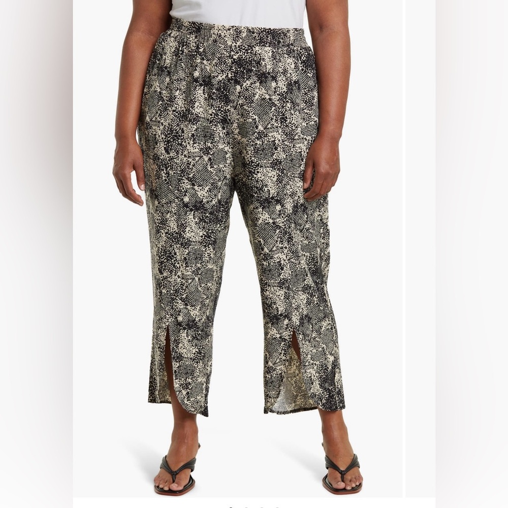 Royalty For Me wide leg capris pants. Size 1X